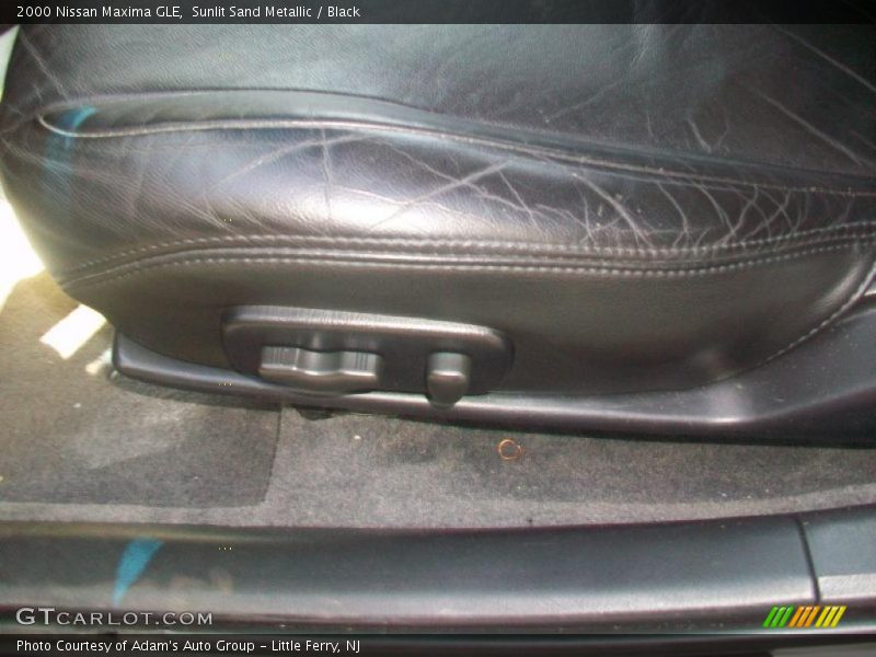 Sunlit Sand Metallic / Black 2000 Nissan Maxima GLE