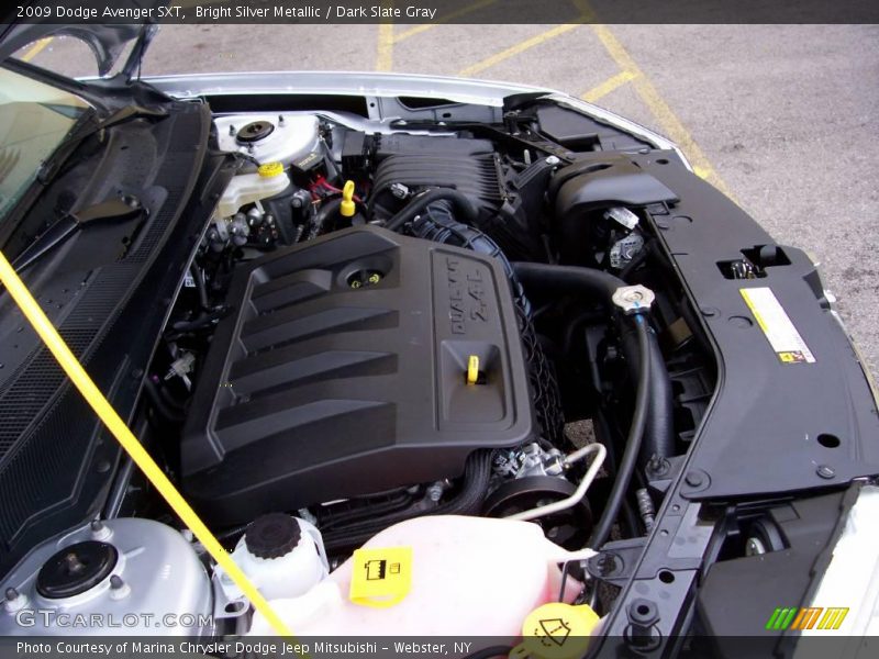 Bright Silver Metallic / Dark Slate Gray 2009 Dodge Avenger SXT