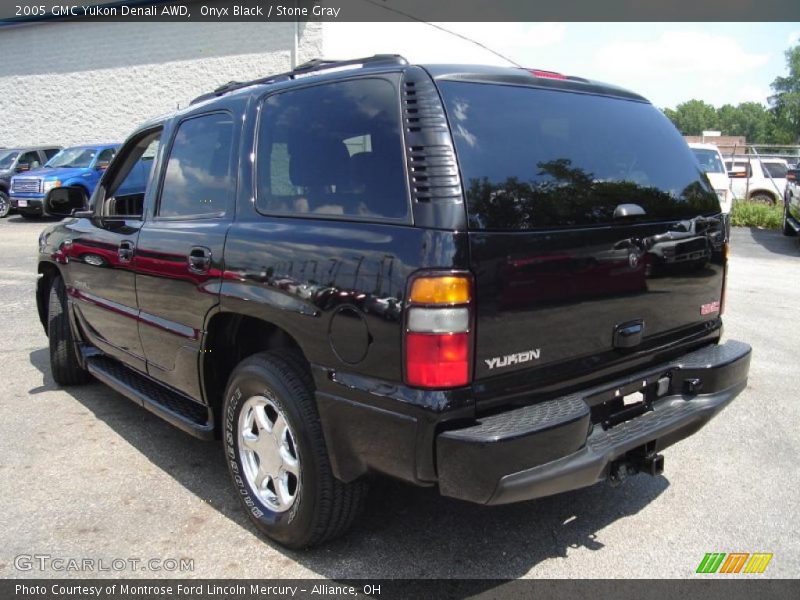 Onyx Black / Stone Gray 2005 GMC Yukon Denali AWD