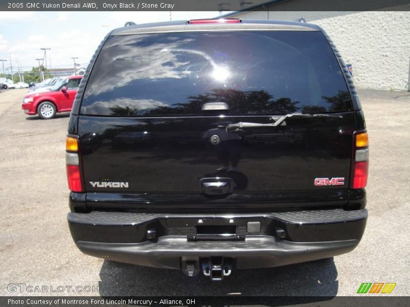 Onyx Black / Stone Gray 2005 GMC Yukon Denali AWD