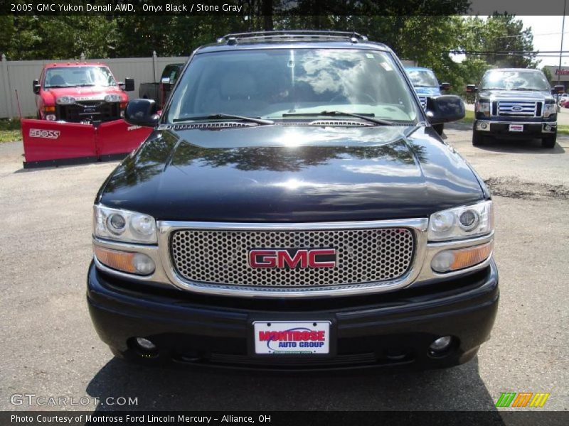 Onyx Black / Stone Gray 2005 GMC Yukon Denali AWD