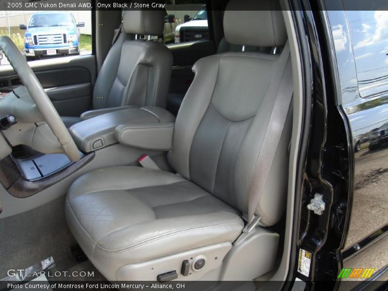 Onyx Black / Stone Gray 2005 GMC Yukon Denali AWD