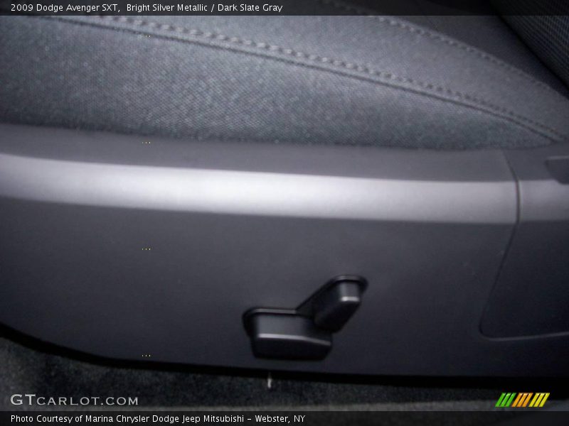 Bright Silver Metallic / Dark Slate Gray 2009 Dodge Avenger SXT