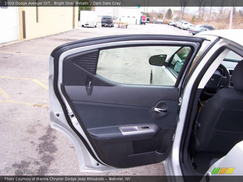 Bright Silver Metallic / Dark Slate Gray 2009 Dodge Avenger SXT