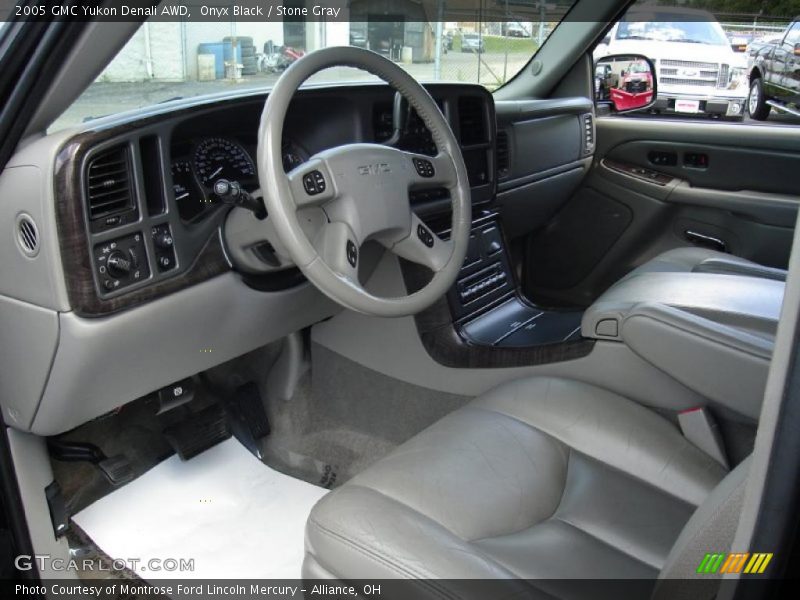 Onyx Black / Stone Gray 2005 GMC Yukon Denali AWD