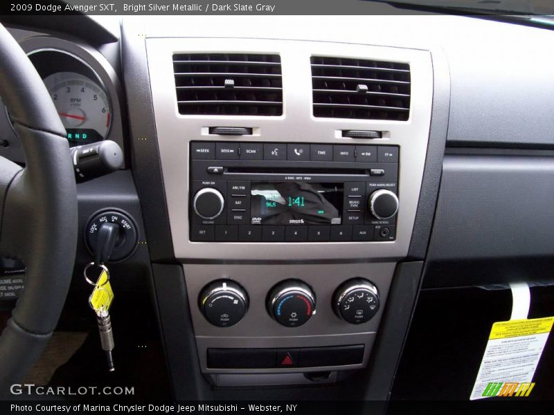 Bright Silver Metallic / Dark Slate Gray 2009 Dodge Avenger SXT