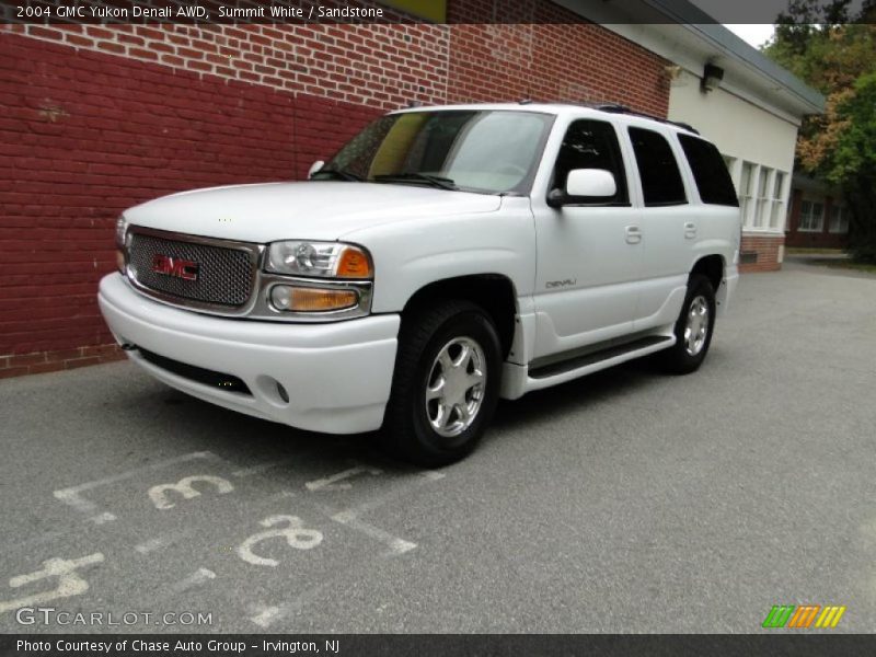 Summit White / Sandstone 2004 GMC Yukon Denali AWD