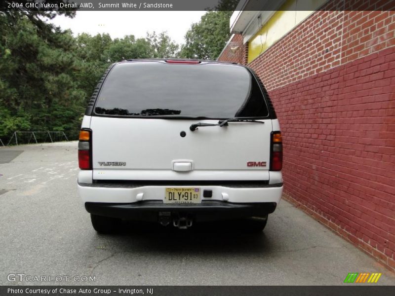 Summit White / Sandstone 2004 GMC Yukon Denali AWD
