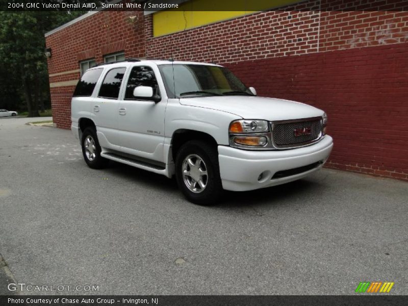 Summit White / Sandstone 2004 GMC Yukon Denali AWD