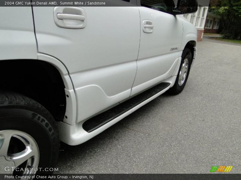 Summit White / Sandstone 2004 GMC Yukon Denali AWD