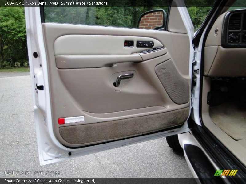 Summit White / Sandstone 2004 GMC Yukon Denali AWD