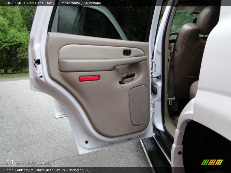 Summit White / Sandstone 2004 GMC Yukon Denali AWD
