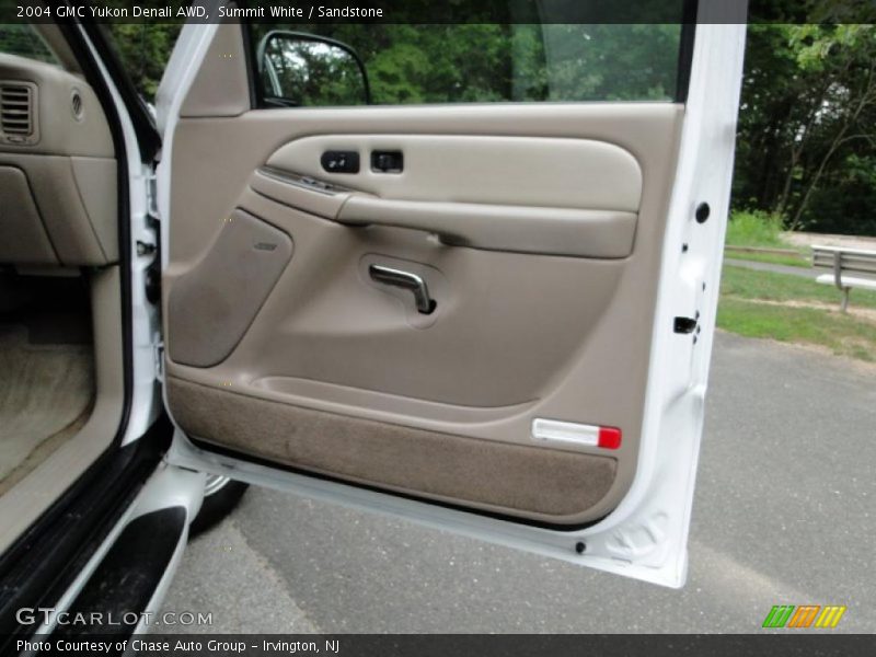 Summit White / Sandstone 2004 GMC Yukon Denali AWD