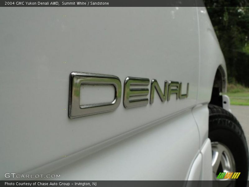 Summit White / Sandstone 2004 GMC Yukon Denali AWD