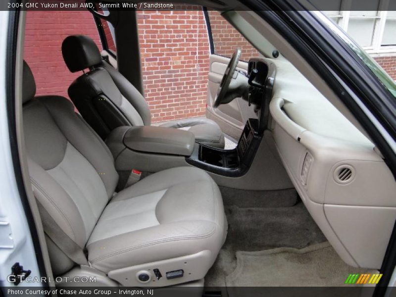 Summit White / Sandstone 2004 GMC Yukon Denali AWD