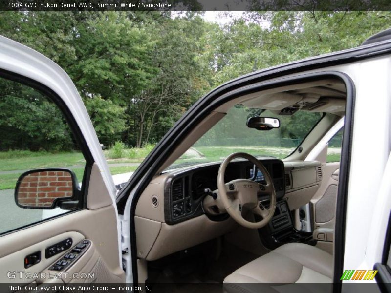 Summit White / Sandstone 2004 GMC Yukon Denali AWD