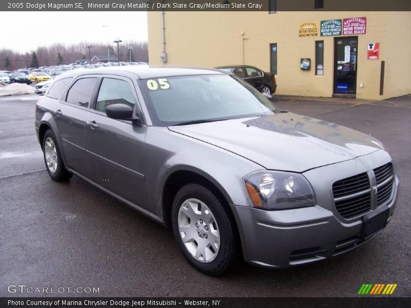 Mineral Gray Metallic / Dark Slate Gray/Medium Slate Gray 2005 Dodge Magnum SE