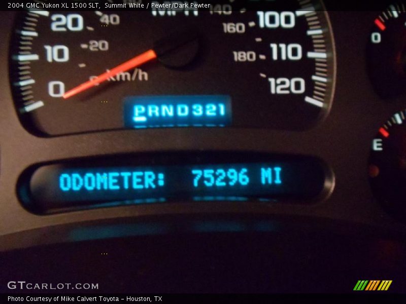 Summit White / Pewter/Dark Pewter 2004 GMC Yukon XL 1500 SLT