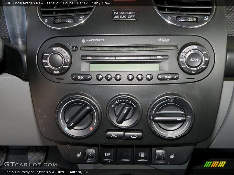 Reflex Silver / Grey 2006 Volkswagen New Beetle 2.5 Coupe