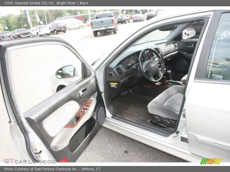 Bright Silver / Black 2005 Hyundai Sonata GLS V6