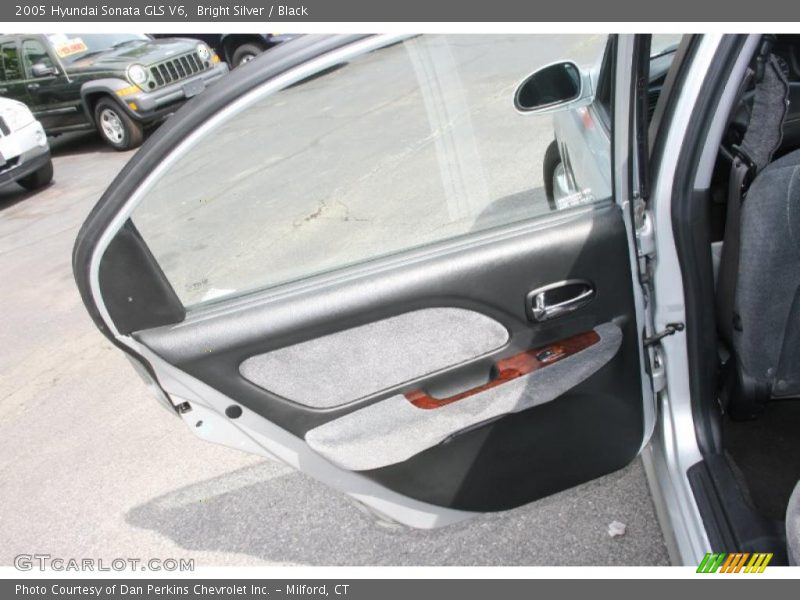 Bright Silver / Black 2005 Hyundai Sonata GLS V6
