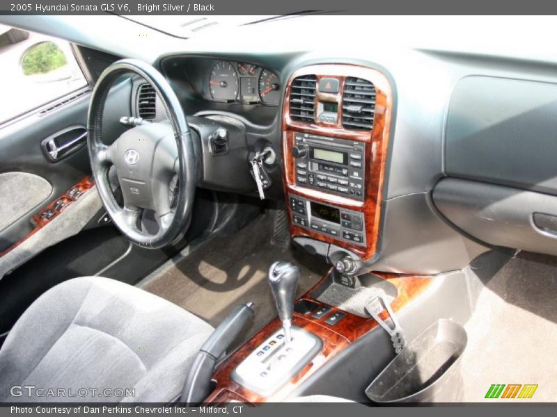 Bright Silver / Black 2005 Hyundai Sonata GLS V6