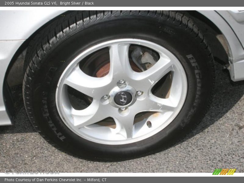 Bright Silver / Black 2005 Hyundai Sonata GLS V6