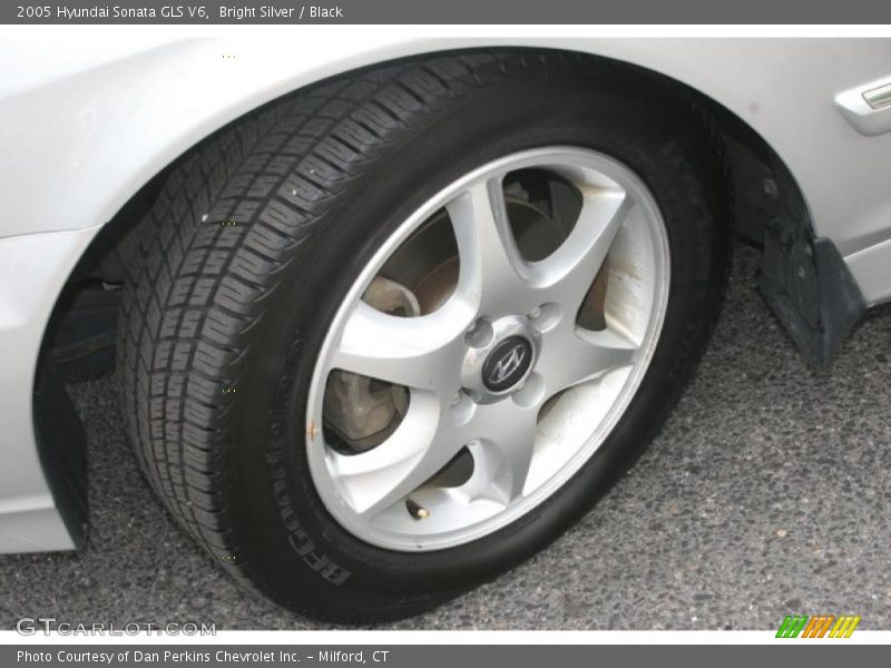 Bright Silver / Black 2005 Hyundai Sonata GLS V6