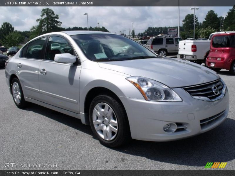 Radiant Silver / Charcoal 2010 Nissan Altima 2.5 S