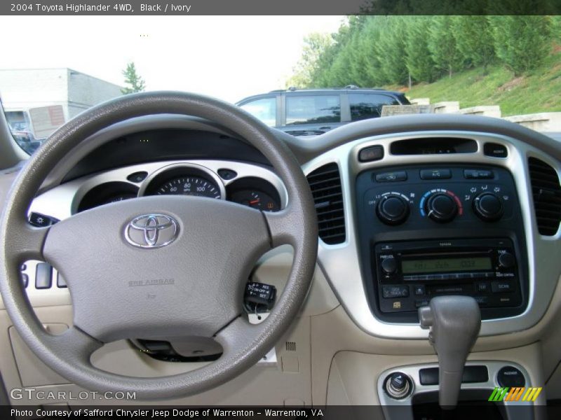 Black / Ivory 2004 Toyota Highlander 4WD