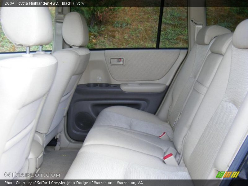 Black / Ivory 2004 Toyota Highlander 4WD