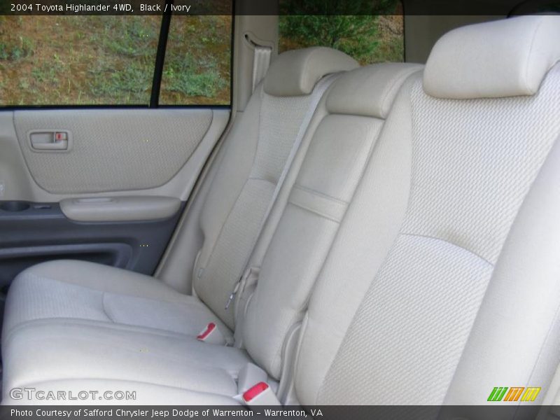 Black / Ivory 2004 Toyota Highlander 4WD