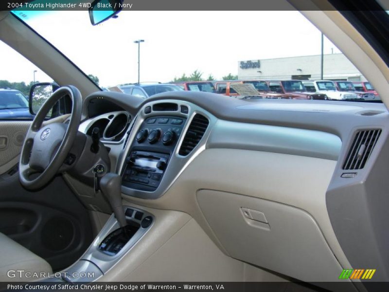 Black / Ivory 2004 Toyota Highlander 4WD