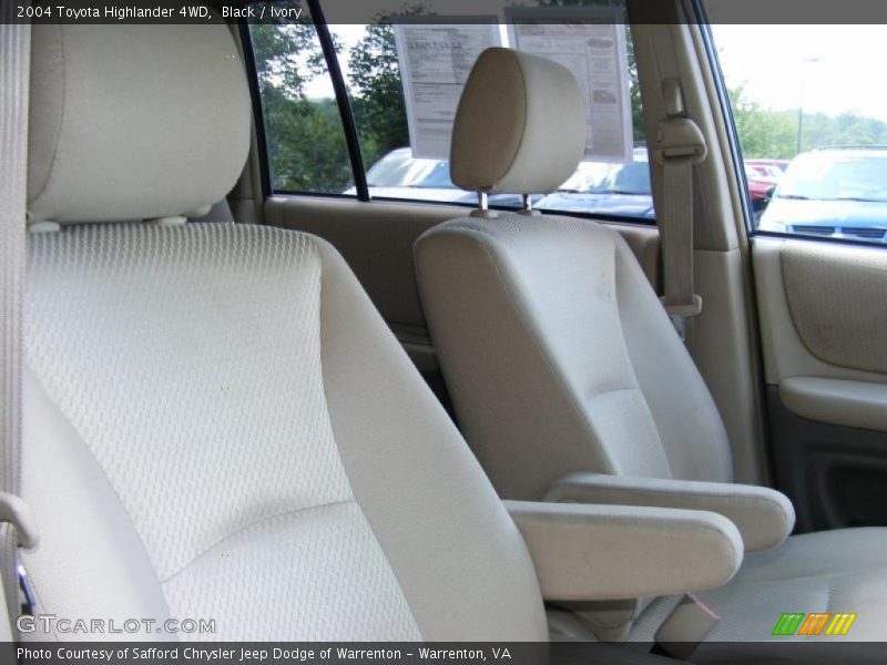 Black / Ivory 2004 Toyota Highlander 4WD