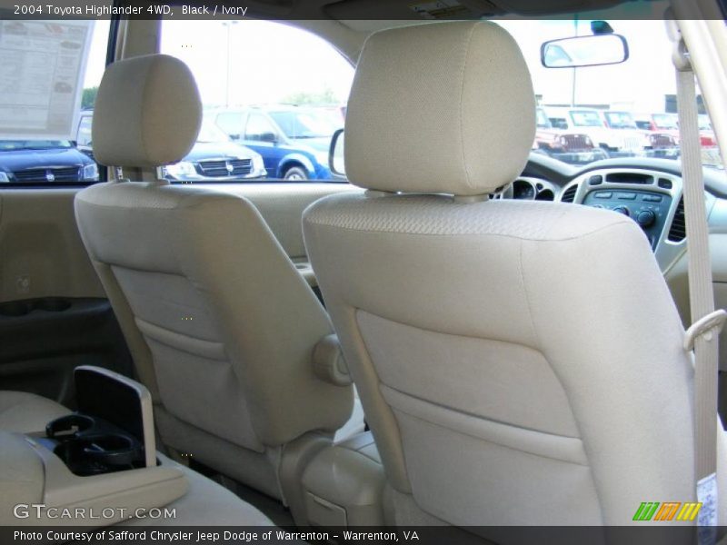 Black / Ivory 2004 Toyota Highlander 4WD