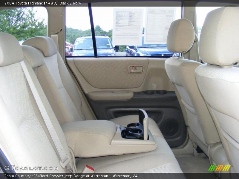 Black / Ivory 2004 Toyota Highlander 4WD
