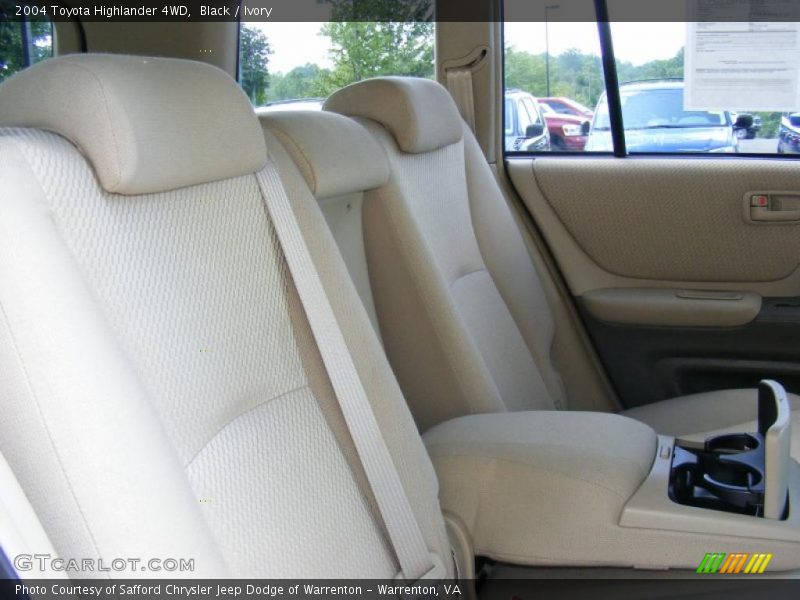 Black / Ivory 2004 Toyota Highlander 4WD