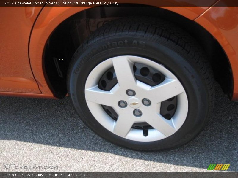 Sunburst Orange Metallic / Gray 2007 Chevrolet Cobalt LS Sedan