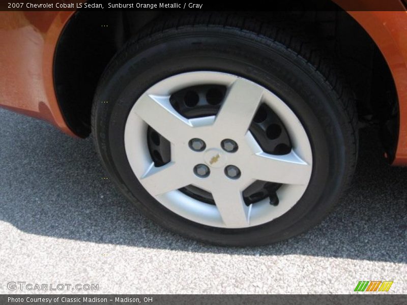 Sunburst Orange Metallic / Gray 2007 Chevrolet Cobalt LS Sedan
