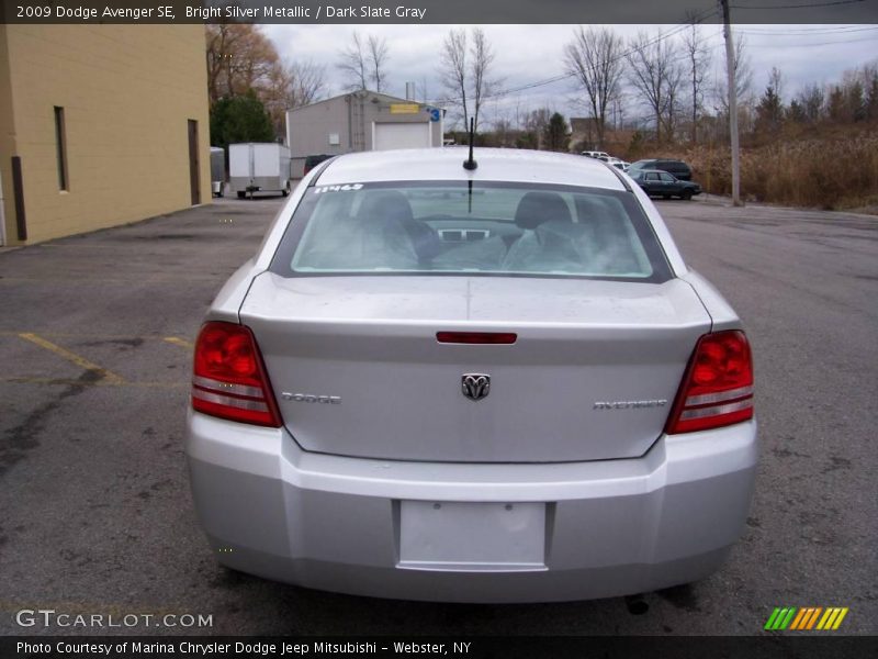 Bright Silver Metallic / Dark Slate Gray 2009 Dodge Avenger SE
