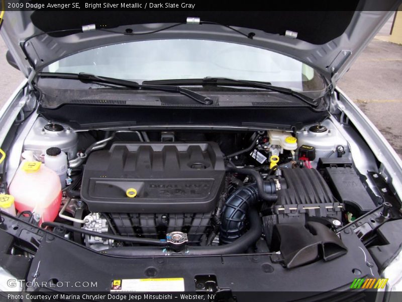 Bright Silver Metallic / Dark Slate Gray 2009 Dodge Avenger SE