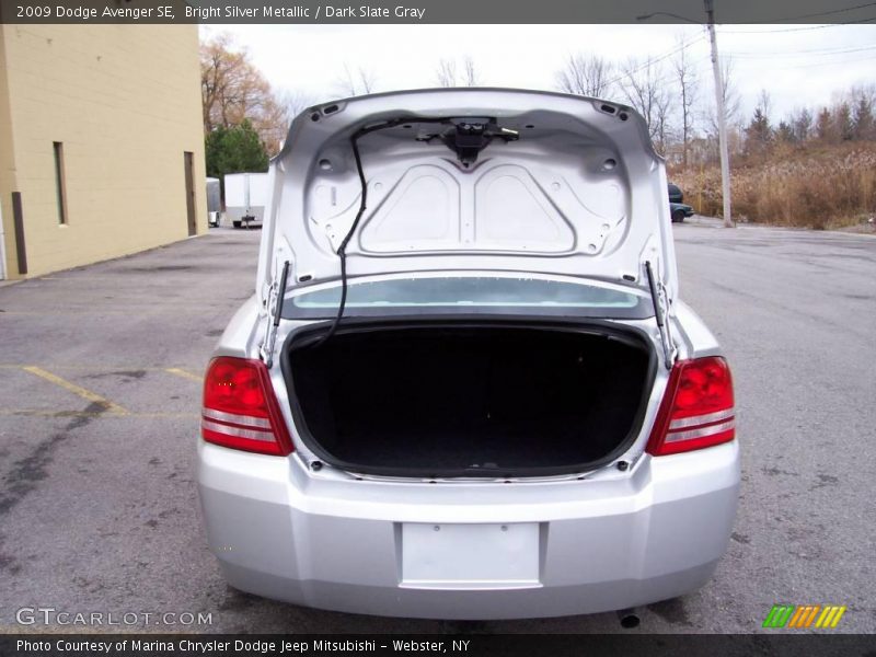 Bright Silver Metallic / Dark Slate Gray 2009 Dodge Avenger SE