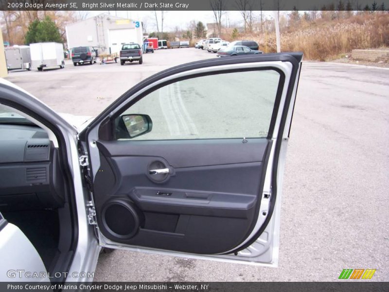 Bright Silver Metallic / Dark Slate Gray 2009 Dodge Avenger SE