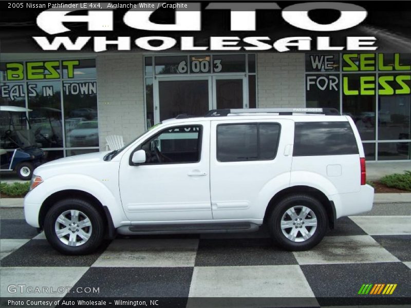 Avalanche White / Graphite 2005 Nissan Pathfinder LE 4x4