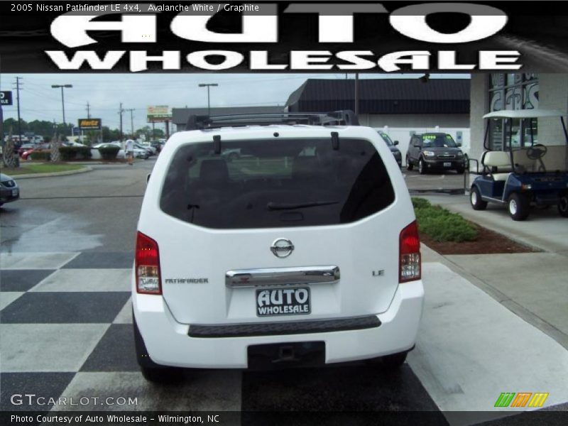 Avalanche White / Graphite 2005 Nissan Pathfinder LE 4x4