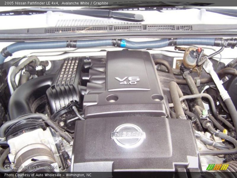 Avalanche White / Graphite 2005 Nissan Pathfinder LE 4x4