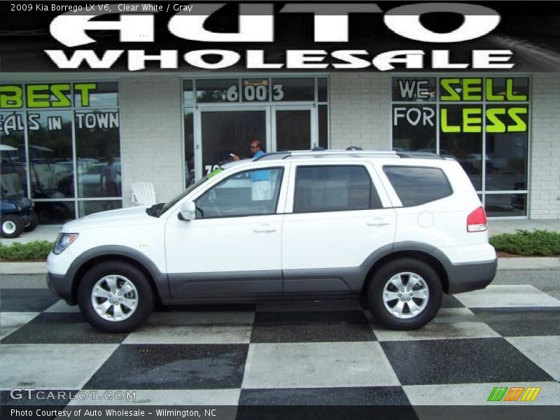 Clear White / Gray 2009 Kia Borrego LX V6