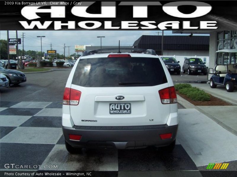 Clear White / Gray 2009 Kia Borrego LX V6