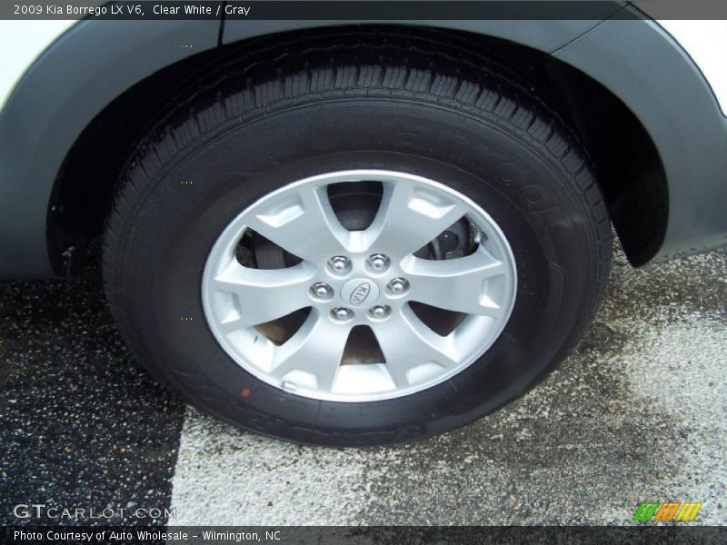 Clear White / Gray 2009 Kia Borrego LX V6
