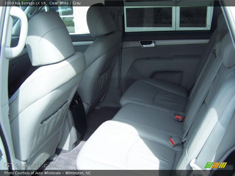 Clear White / Gray 2009 Kia Borrego LX V6